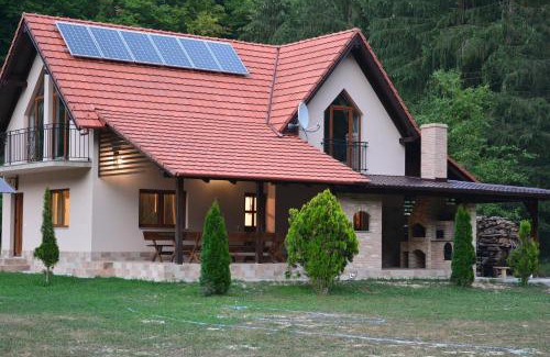 Finis Casa | cabana din padure