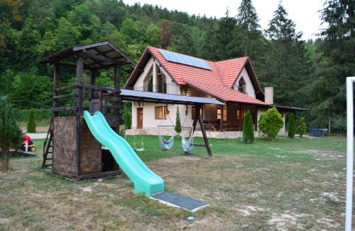 Finis Casa | cabana din padure