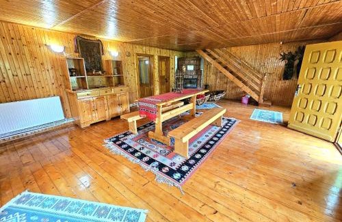 Bezdead Casa | Cabana din Tei, 5 Camere si Semineu, Costisata, Dambovita