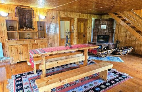 Bezdead Casa | Cabana din Tei, 5 Camere si Semineu, Costisata, Dambovita