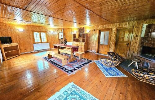 Bezdead Casa | Cabana din Tei, 5 Camere si Semineu, Costisata, Dambovita