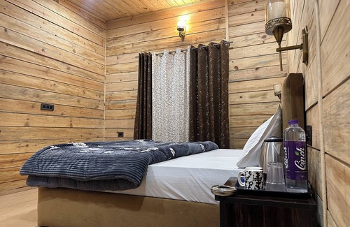 Nainital Complejo | Cabana Riverside Resort - Kainchi Dham