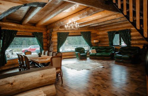 Iacobeni Chalet De Esquí | Cabana roua munților din bucovina