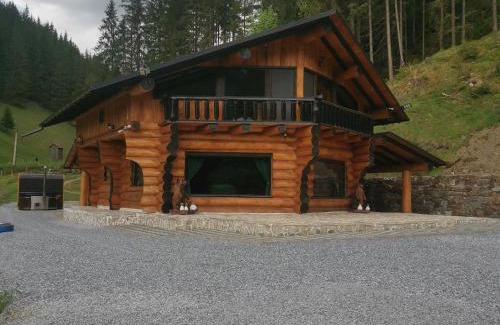 Iacobeni Chalet De Esquí | Cabana roua munților din bucovina