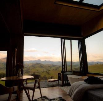 Goncalves Chalet De Esquí | Cabana Tekoá - Teto de vidro e telão de cinema