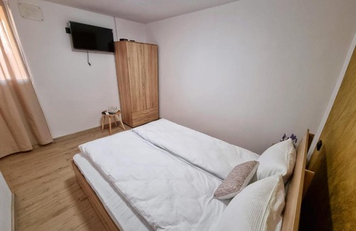 Moldova Noua Cabina | Cabana Vărad Coronini