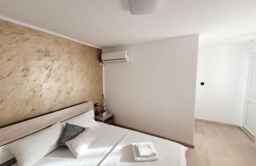 Moldova Noua Cabina | Cabana Vărad Coronini