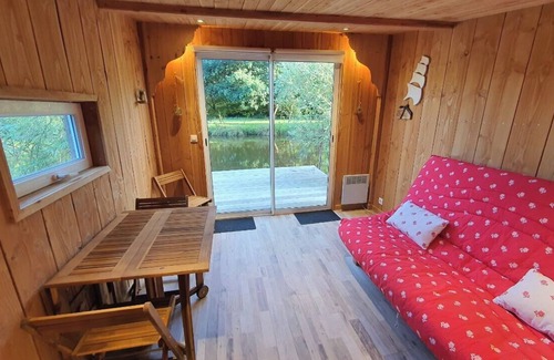 La Lande-Patry Cabina | Cabane en Bois sur L'étang, un Havre de Paix sur un Site Exceptionnel