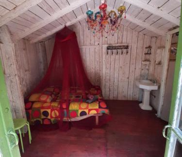 Argelliers Chalet De Esquí | Cabane perchée de Lys dans les chênes verts et le micocoulier
