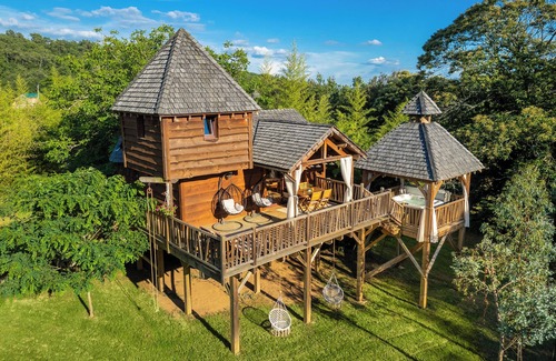 Carsac-Aillac Cabina | Cabane Tobago: Beautiful, luxurious tree house with private Jacuzzi.