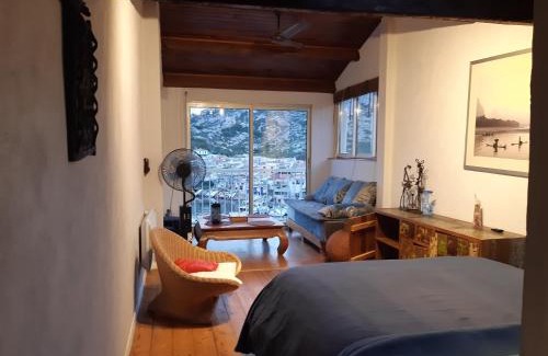 8th Arrondissement Casa | Cabanon Vue mer et calanques Les Goudes