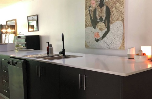 Kiama Casa | Cabbage Tree Art House. $50 food & drinks voucher for all 3 night winter stays.