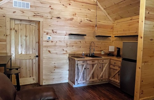 Thurmond Cabina | Cabernet Cabin near JVD vineyard