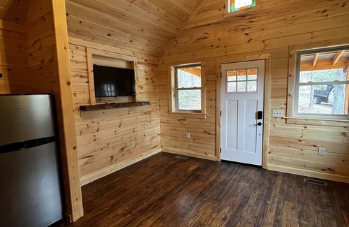 Thurmond Cabina | Cabernet Cabin near JVD vineyard