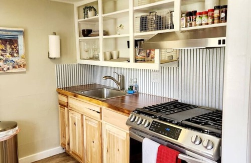 Glenwood Springs Cabina | Cabin 04 Pet friendly *Updated* Studio+ kitchen