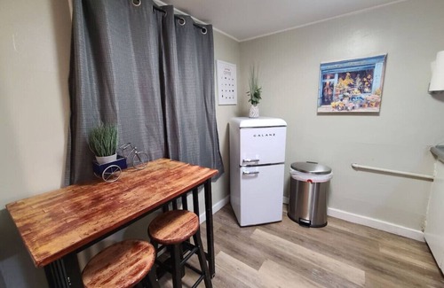 Glenwood Springs Cabina | Cabin 04 Pet friendly *Updated* Studio+ kitchen
