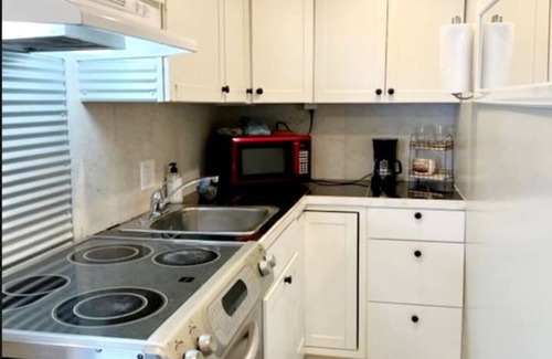 Glenwood Springs Cabina | CABIN 08-PETS OK! Cozy, Rustic Studio w/ Kitchen