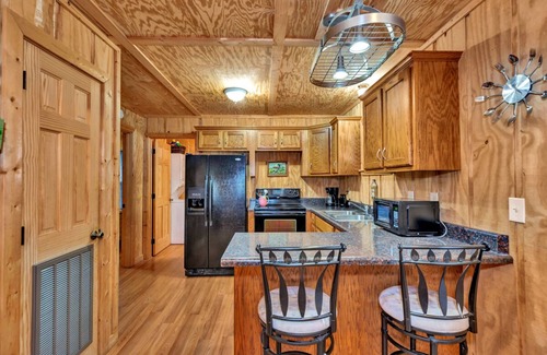 Langston Cabina | Cabin #1 Fisherman's Landing / Rustic Cabin w/ Covered Boat Shelter Sleeps 5