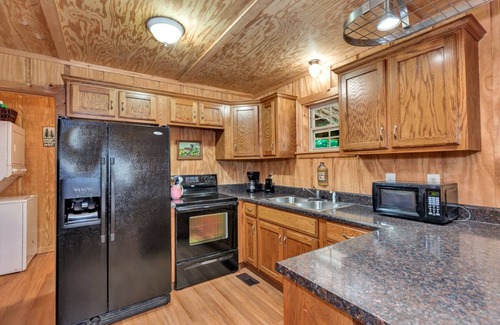 Langston Cabina | Cabin #1 Fisherman's Landing / Rustic Cabin w/ Covered Boat Shelter Sleeps 5