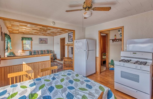 Gordon Cabina | Cabin #1 on the Lake - 3-Beds - Wisconsin Northwoods - Dock Access - Pets OK