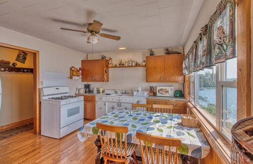 Gordon Cabina | Cabin #1 on the Lake - 3-Beds - Wisconsin Northwoods - Dock Access - Pets OK