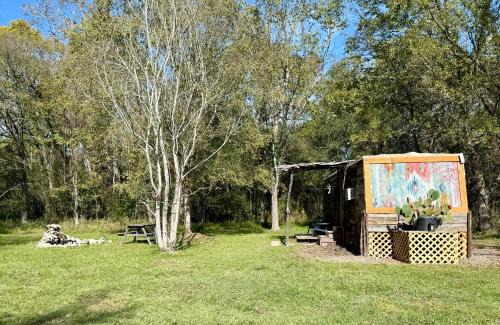Huntsville Casa | Cabin 1 Remote cabin next to Sam Houston National Forest