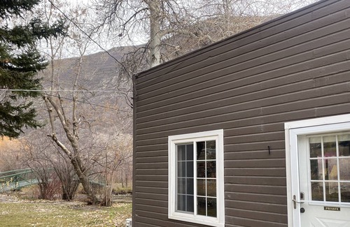 Joaquin Cabina | Cabin #1 Riverfront Cabin with Hot Tub on Provo River with AMAZING Fly Fishing