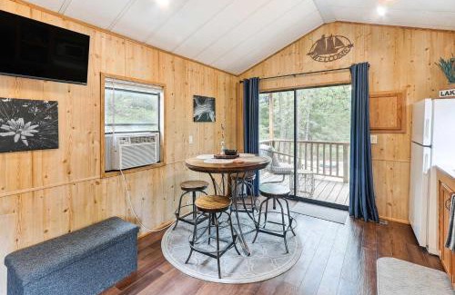 Neal Casa | Cabin 10- Cozy Toronto Lake Cabin - Walk to the Water cabin