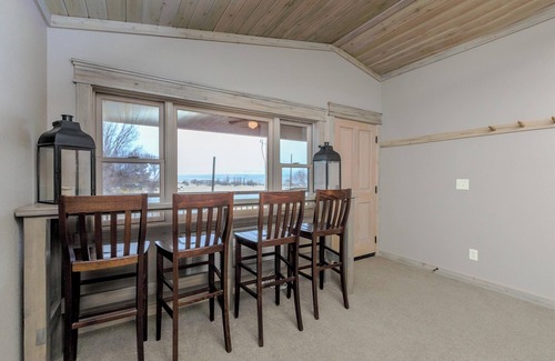 Almo Cabina | Cabin 10 Deluxe Lrg 2 Story at the Almo Inn near City of Rocks/Castle Rock Idaho