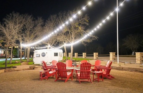 Bridgeport Cabina | Exquisite Modern Lux Cabin, Hot Tub, FirePit, Games