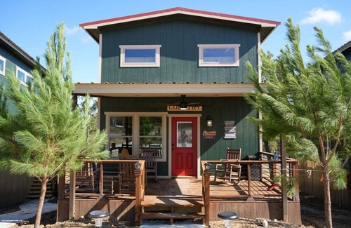 Bridgeport Cabina | Exquisite Modern Lux Cabin, Hot Tub, FirePit, Games