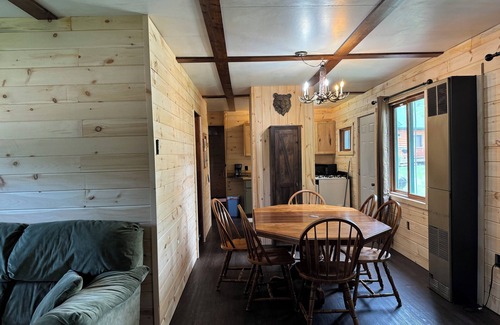 Gould City Cabina | Cabin 10-The Bear Den at Sunset Pines Resort