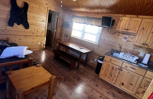 Dickerson Run Cabina | Cabin 10 - The beautiful pine tongue groove interior will not disappoint even the most meticulous.