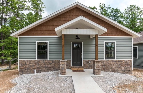 Bella Vista Casa | Single Unit Bungalow, 12 Trails Edge Ln.