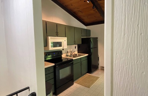Elmira Cabina | CABIN 14: Fall in Northern Michigan