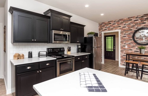 Bella Vista Cabina | Single Unit Bungalow, 14 Trails Edge Ln.