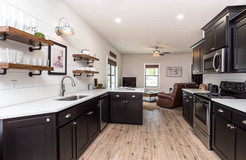 Bella Vista Cabina | Single Unit Bungalow, 14 Trails Edge Ln.