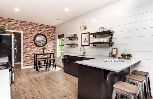 Bella Vista Cabina | Single Unit Bungalow, 14 Trails Edge Ln.