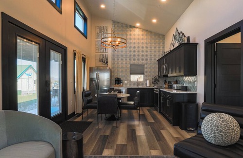Timberline Cabina | Cabin 15 One Bed Modern Luxury w Hot Tub