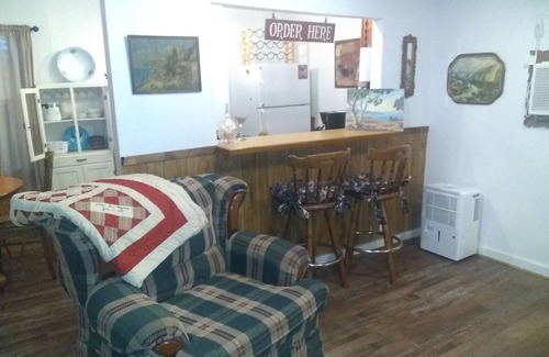 Canton Casa | Cabin 2 Miles From Trade Days GRANNY'S CABIN THEMED WITH ANTIQUES