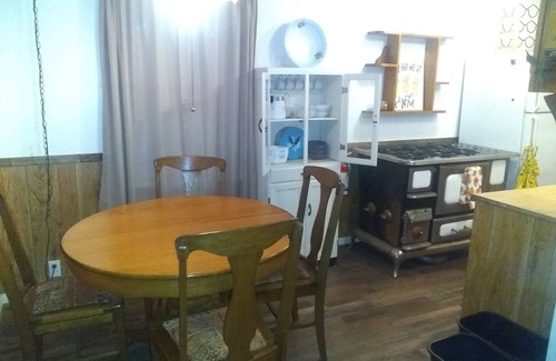 Canton Casa | Cabin 2 Miles From Trade Days GRANNY'S CABIN THEMED WITH ANTIQUES
