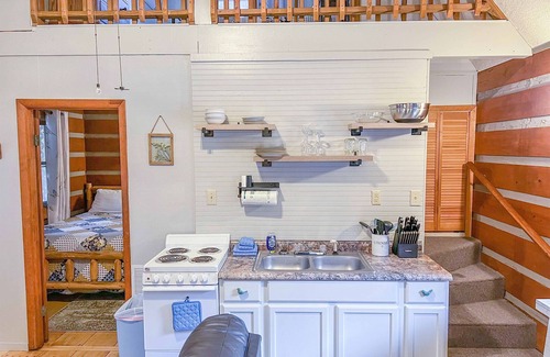Cherokee Cabina | Cabin #2 - Riverfront w/ Gas Fireplace and more!