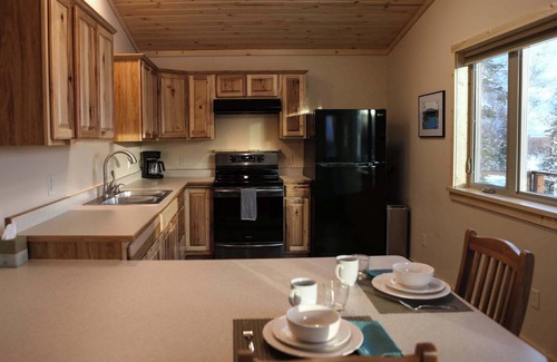 Fishhook Cabina | Cabin #2- Scenic Views and Comfortable beds!