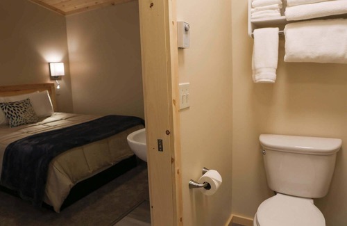 Fishhook Cabina | Cabin #2- Scenic Views and Comfortable beds!