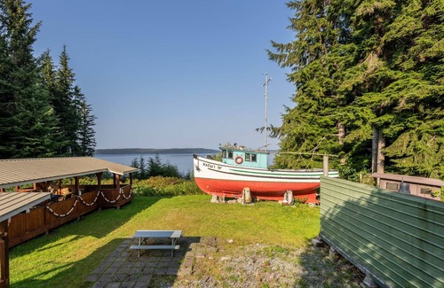 Alert Bay Cabina | {Cabin 3} The Cabins at Alert Bay
