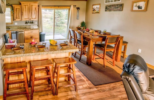 Island Park Cabina | Cabin 35min to West Yellowstone *Hot Tub, Wifi* Fishing-Kayaking-Hiking-ATVing