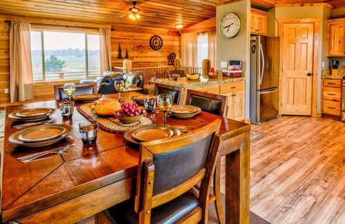 Island Park Cabina | Cabin 35min to West Yellowstone *Hot Tub, Wifi* Fishing-Kayaking-Hiking-ATVing