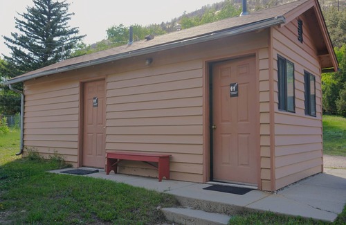 Bellvue Cabina | Cabin 4 at Sportsman’s Lodge, Rustic Cabin 4 at Sportsman's Lodge