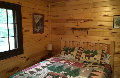Deer River Cabina | CABINA # 4 (Oso) ¡Hermosa cabaña de pino nudoso escondida en el bosque!
