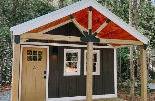 Hartwell Alquiler De RV | This campground is a 0 bedroom(s), 1 bathrooms, located in Hartwell, GA.